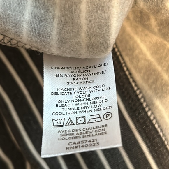 Lou & Grey Signaturesoft Plush Sweatshirt NWT - Picture 6 of 6